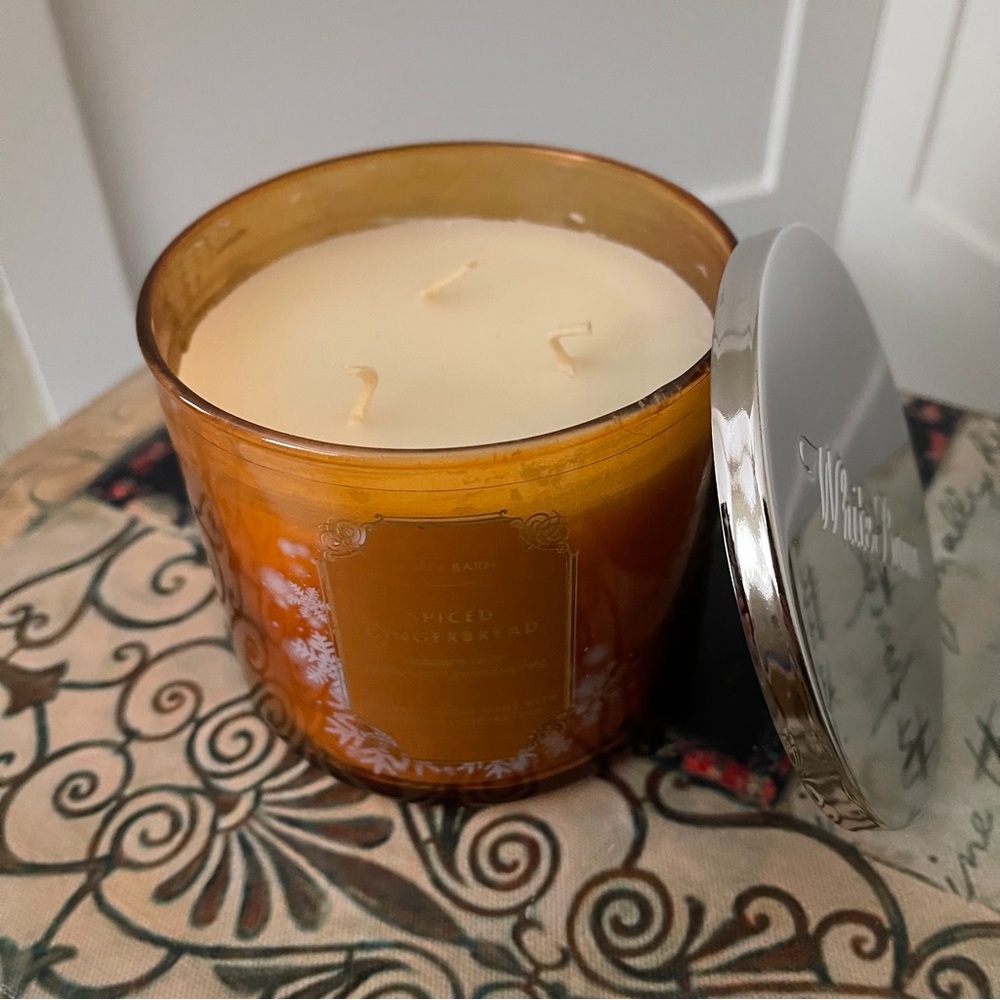 White Barn Spiced Gingerbread Three Wick Scented Candle - Picture 4 of 10